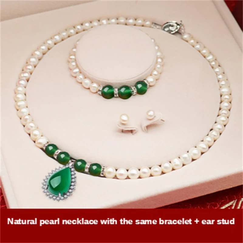 

Danshui Pearl Women's Necklace Inlaid with Jade Pulp Agate Clavicle Chain Mother's Day Three Piece Set of Luxury Birthday Gifts