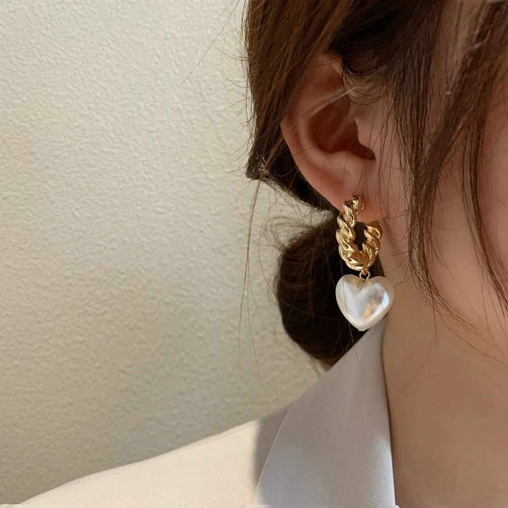 

Trendy Korea Style Hoop Earrings New Retro Metal Twist Round Splicing Love Heart-shaped Pearl Pendant Earrings Women