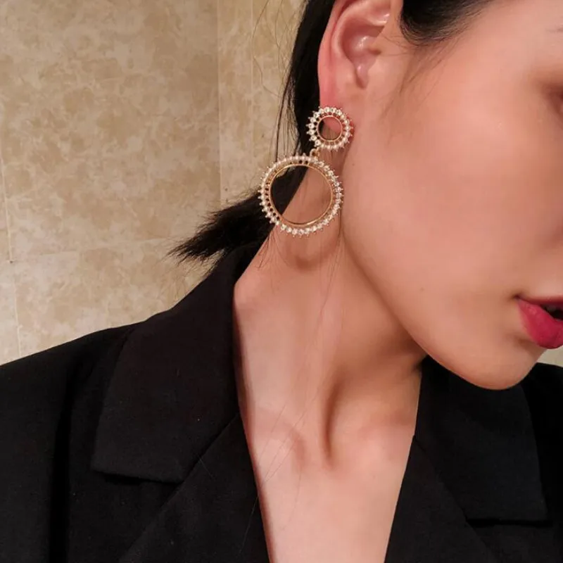 

New Personality Alloy Inlaid Rhinestone Circle Temperament Earrings