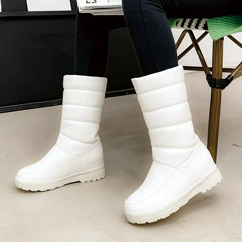 Водонепроницаемые зимние сапоги женские теплые плюшевые на плоской подошве до