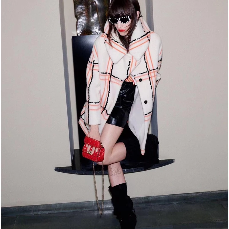 

2021 new brand designer real leather luxury rivets portable mini ladies bag star catwalk one-shoulder diagonal high-quality bag