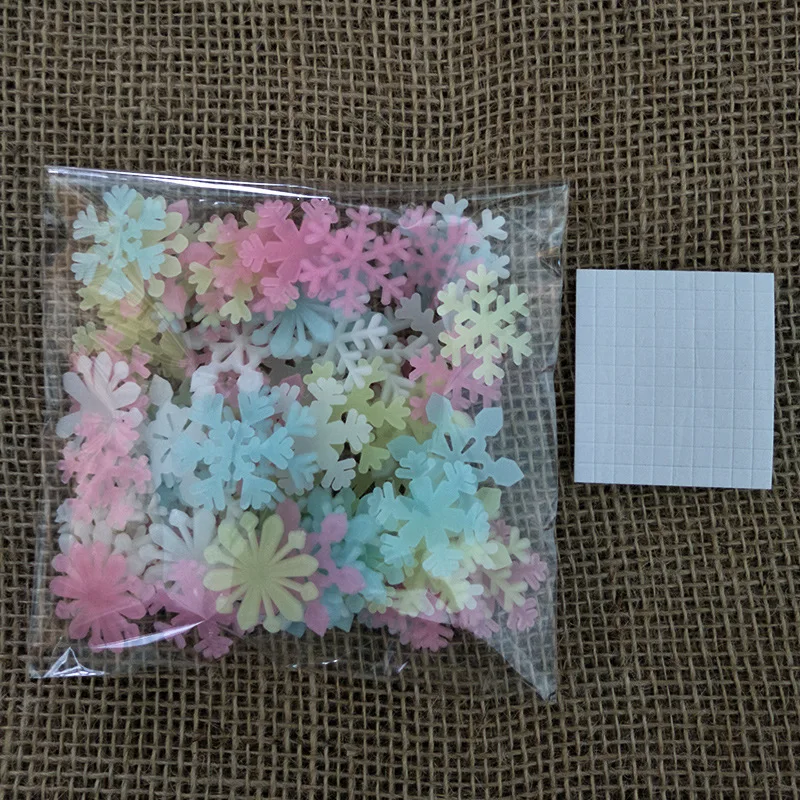 50 шт. флуоресцентные светится в темноте звезды настенные стикеры снежинки для