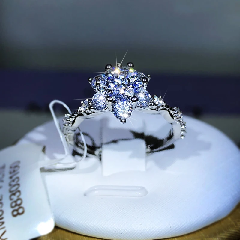

2021 Latest Exquisite And Elegant 1.0 ct Moissanite Ring For Ladies Party Wedding Engagement Jewelry Gift