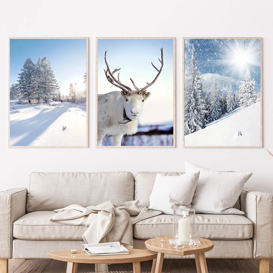 Зимний снег солнечный свет лес олень медведь кипарис скандинавские плакаты и