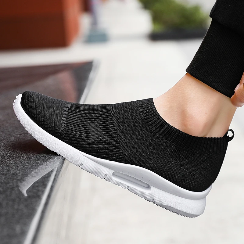 

2019 New Men Casual Shoes Slip On Men Shoes Lightweight Comfortable Mesh Breathable Walking Sneakers Tenis Feminino Zapatos