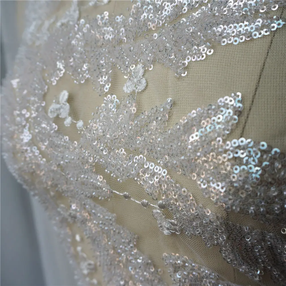 Белая блестящая кружевная ткань с блестками бусины в форме листьев вышитая