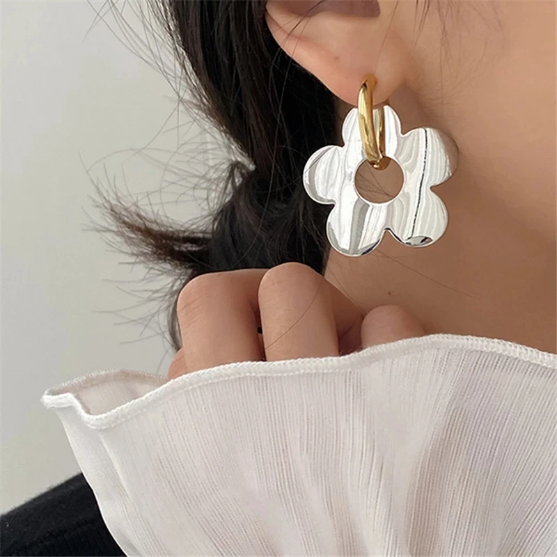 Серьги-гвоздики HUANZHI металлические Асимметричные с полым зеркальным покрытием