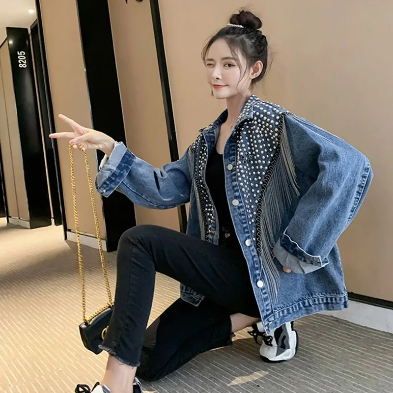 Женская джинсовая куртка с заклепками однобортная бахромой и отложным