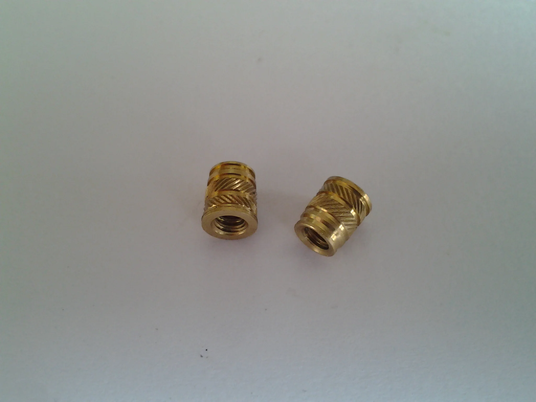 IUB-M2.5-1/2 M3-1/2 M3.5-1/2 M4-1/2 M5-1/2 M6-1/2 коническая вставка с резьбой латунь рифленая