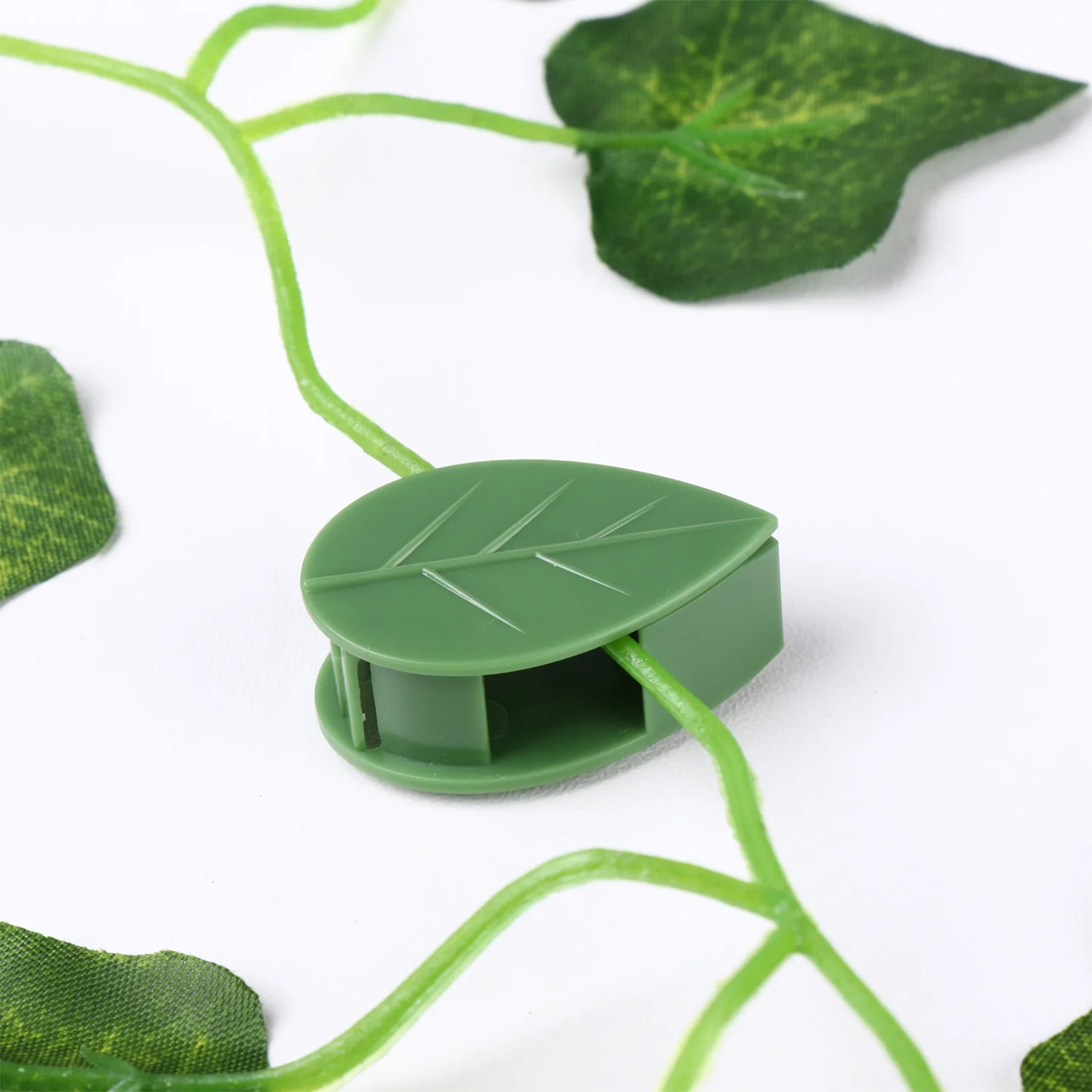 

10 Pcs Invisible Bracket Self-Adhesive Fixed Buckle Leaf Shape Clip Plant Climbing Wall Fixture Rattan Vine Traction Holder Wire