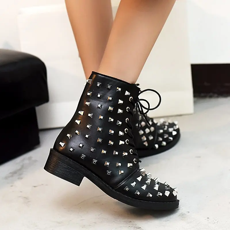 

Sexy Rivet Autumn Boots Women Platform Boots Black Leather Gothic Punk Style Combat Boots For Women Shoes Martin boots plus size