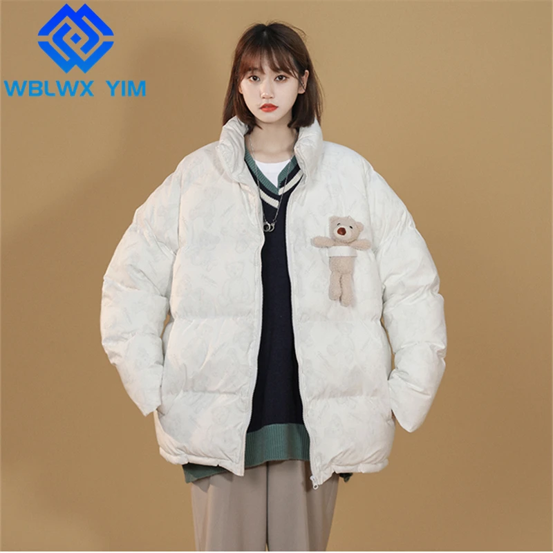 

Пуховик женский с мультяшным принтом, Модная парка с воротником-стойкой и украшением в виде медведя, плотная теплая зимняя куртка свободног...