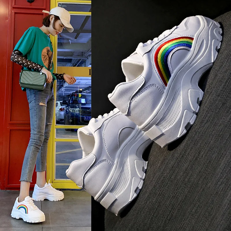 Женские кроссовки на шнуровке радужные кожаные массивной вулканизированной