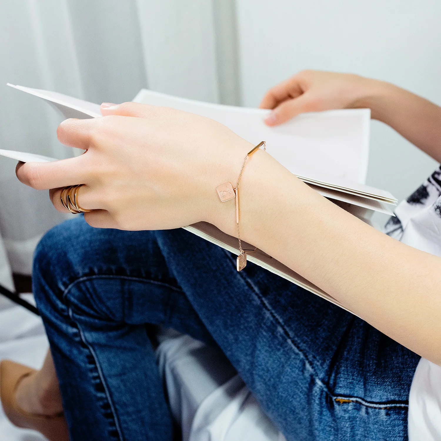 

New Beauty And Elegance Chain Gold Color Bracelet For Woman Titanium Steel Bracelet Jewelry Woman Gift Bracelets C0021