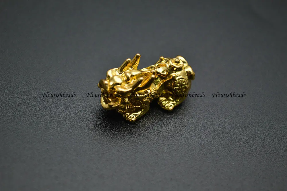 Золотистые гальванические металлические медные очаровательные бусины Qilin в виде