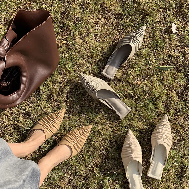 

Women Slippers 2021 Fashion Pleated Ladies Flat Slides Shoes Casual Slip On Mules Female Flip Flops New Woman Elegant Slippers