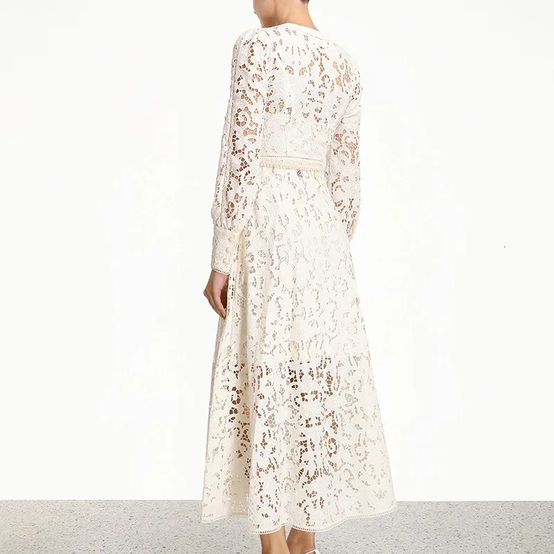 Кружевное платье макси с длинным рукавом и пуговицами ажурное длинное до