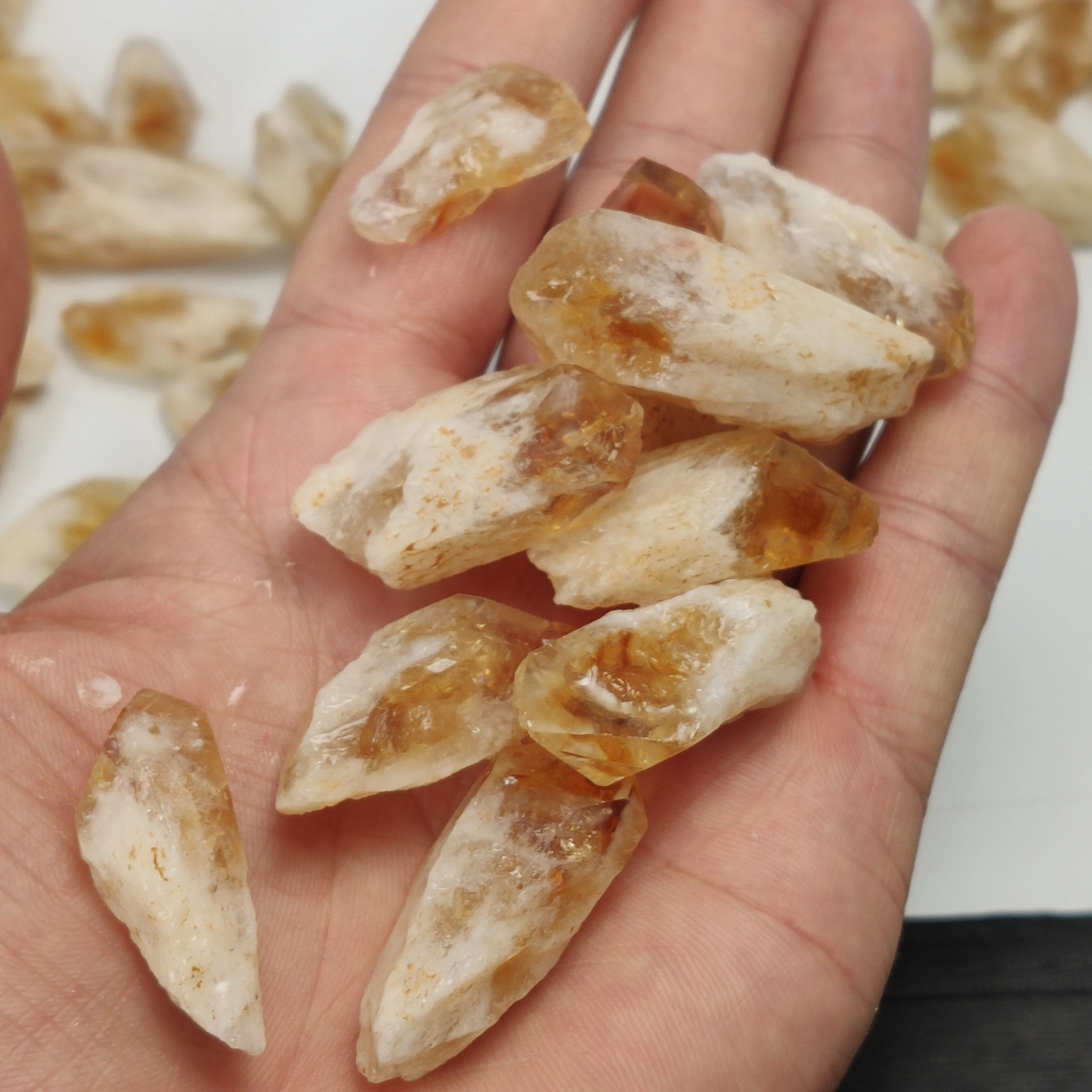 

1-4CM Natural Brazil Citrine Ore Crystal Repair Rock Mineral Specimen Collection Home Decoration and DIY Gifts Fish Tank Stone