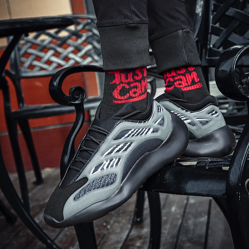 

Sneakers Men Mesh Breathable Luminous Couple Casual Shoes Thick Soled Wear Resistant And Slip Resistant Walking Shoes