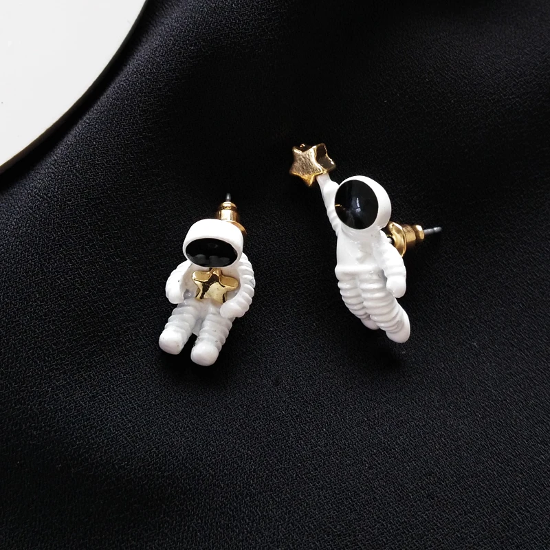 

New Personality cute funny astronaut fashion wild five-pointed star metal Earrings For Women Jewelry