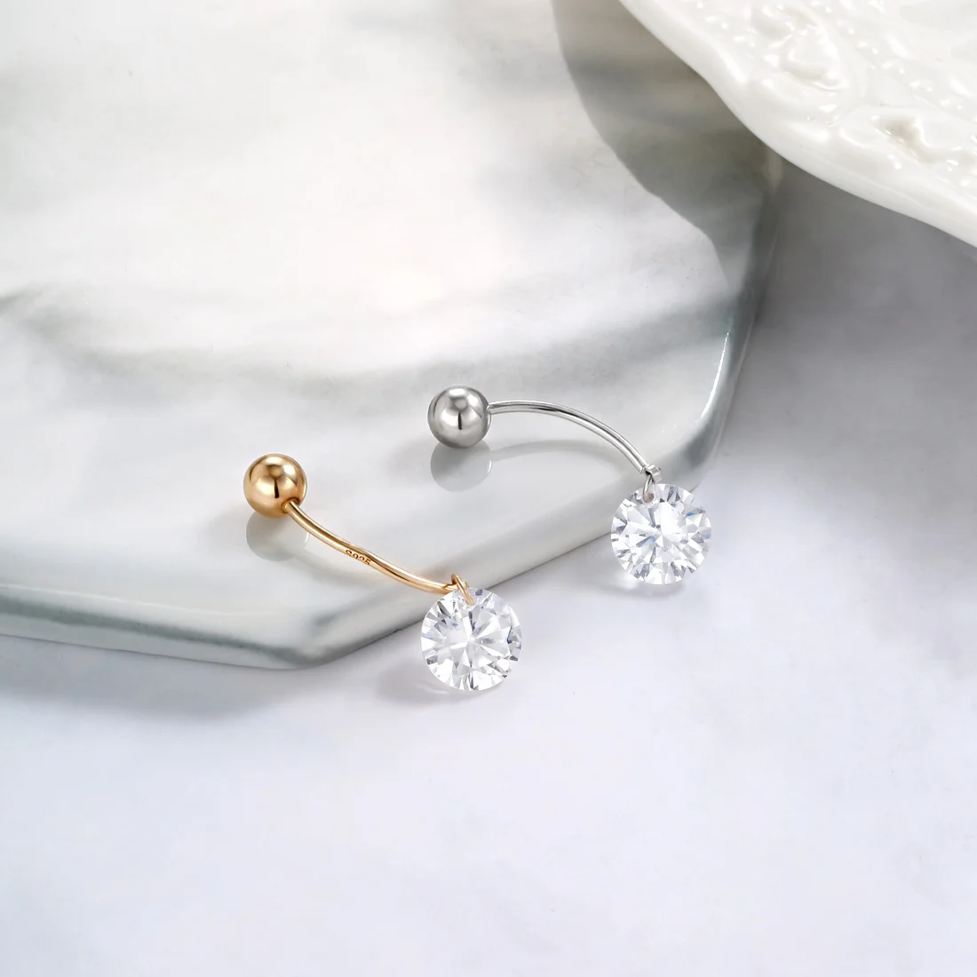 Кольцо Neoglory S925 Серебряное с Белым Круглым Цирконом для пупка женское пирсинг