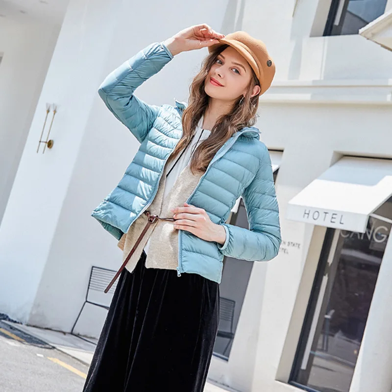 Ультра осенне-зимняя легкая женская куртка 20% на белом утином пуху короткая