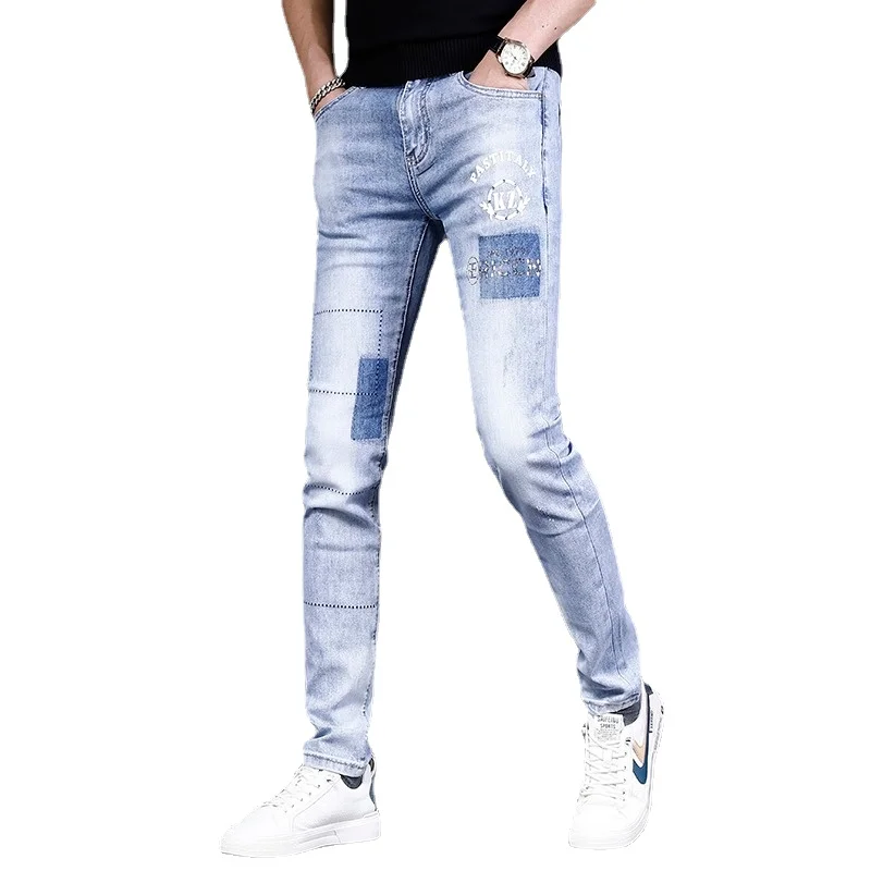2022 Summer Fashion Light Blue Jeans Men Slim Fit Pants Letter Rhinestones Printed Jean Streetwear Casual Stretch Denim Trousers
