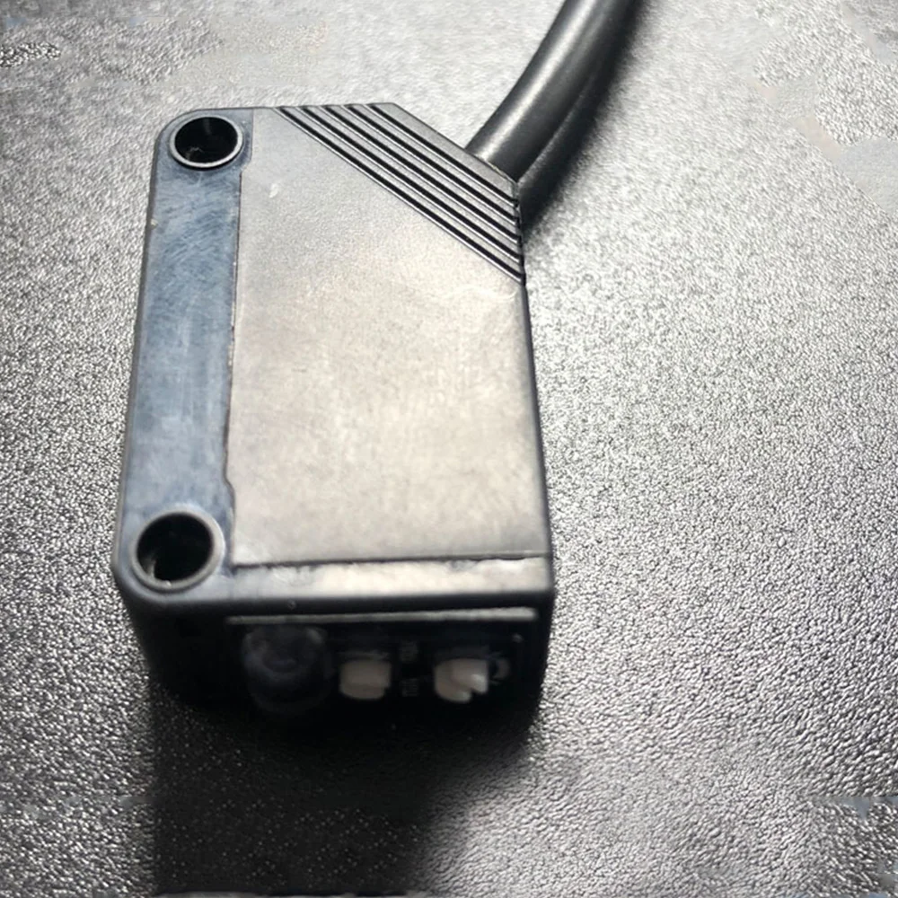 

1 Piece Quality Black ABS E3Z-D61 Omron Photoelectric Switch Sensor 12-24V DC