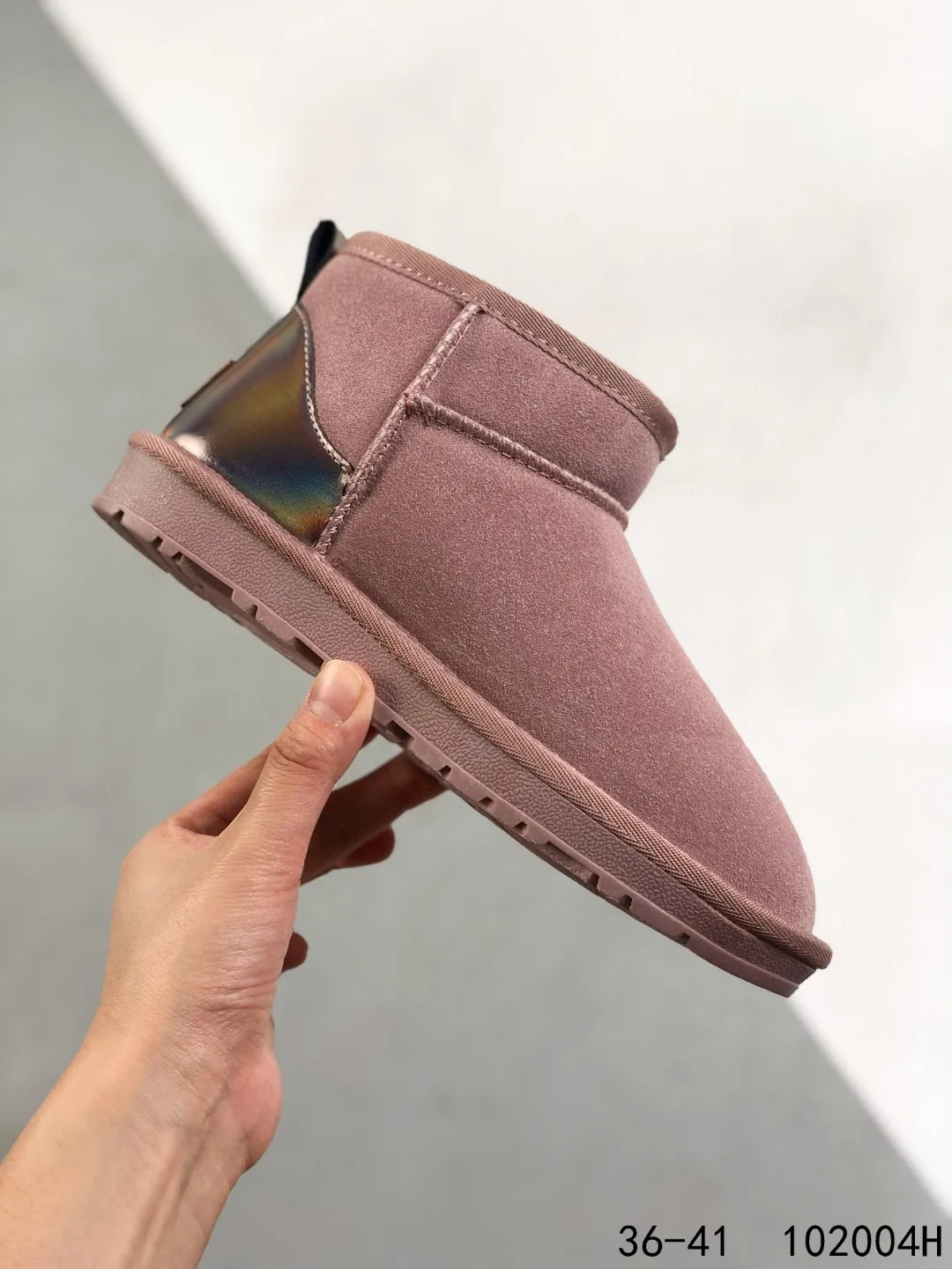 

Snow boots Mid-tube laces Waterproof and antifouling coating Australian pure wool Super warmth Hand-on-line Non-slip outsole