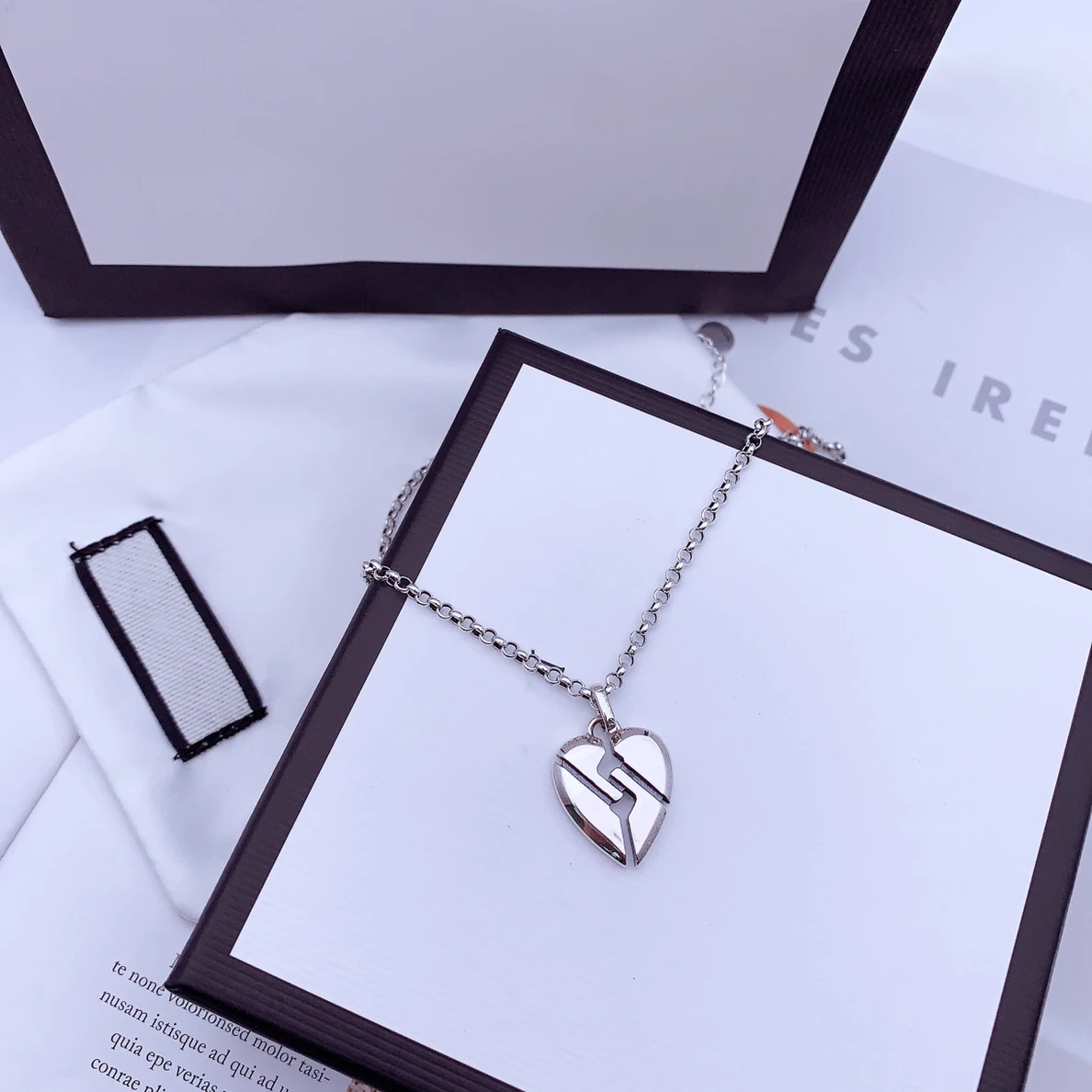 

925 sterling silver classic logo G letter peach heart pendant, simple and elegant design, two lengths can be adjusted