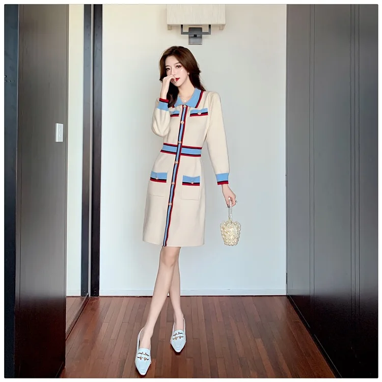 Элегантное женское трикотажное платье на пуговицах шикарное осеннее белое