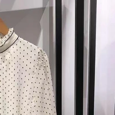 

Женское мини-платье с высоким воротником и трехмерными рукавами-фонариками