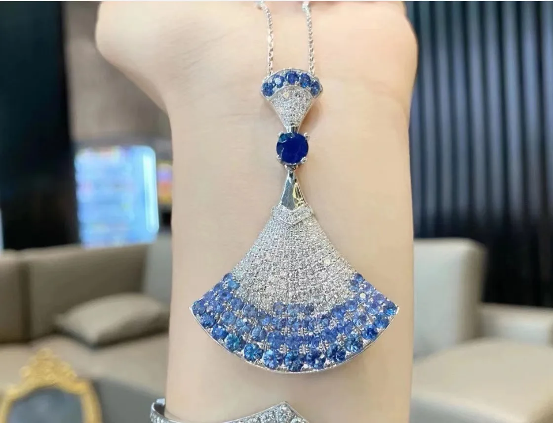 

Fashion Luxury Original Brand Jewelry Fritillaria Skirt Fan Necklace Women Designer Crystal Pendants Necklaces For Holiday Gift