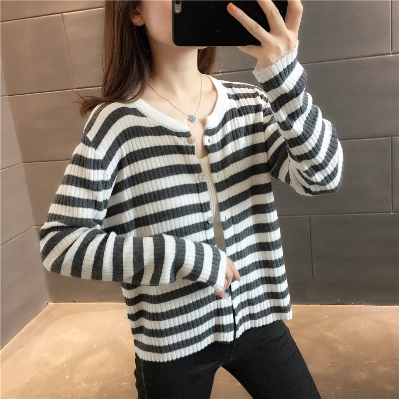 

20800 (under No. 5, row 2, room 1) real shooting round neck striped button knit cardigan 36