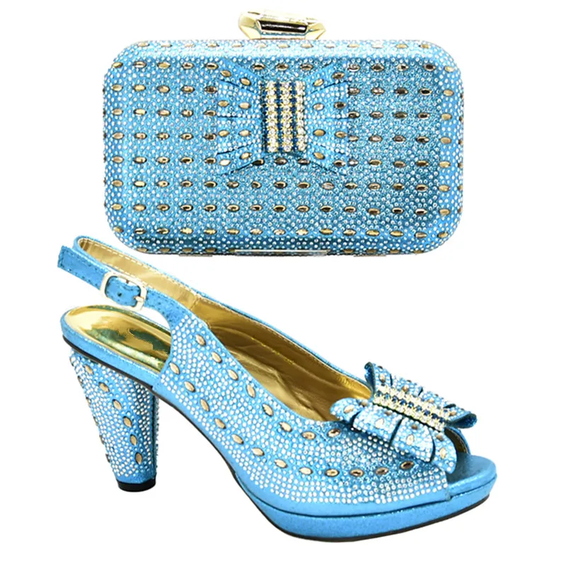 Комплект из туфель и сумочки фиолетового цвета в африканском стиле итальянский