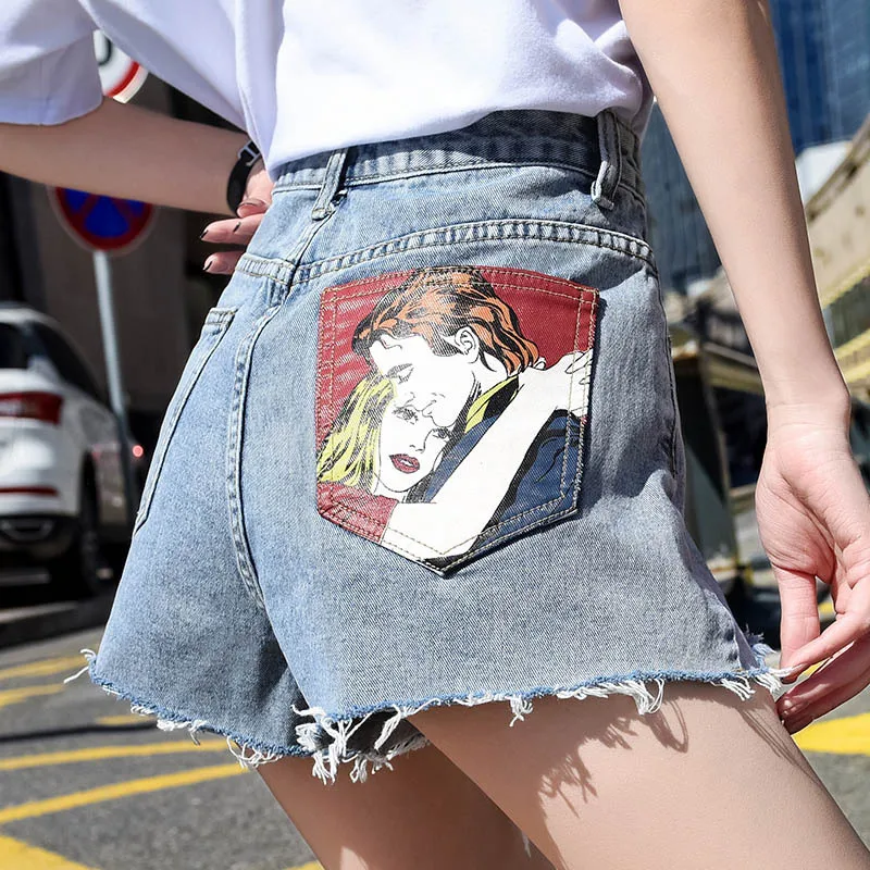 

2021 new European and American graffiti print hole denim shorts women's summer loose and thin A-line high-waisted