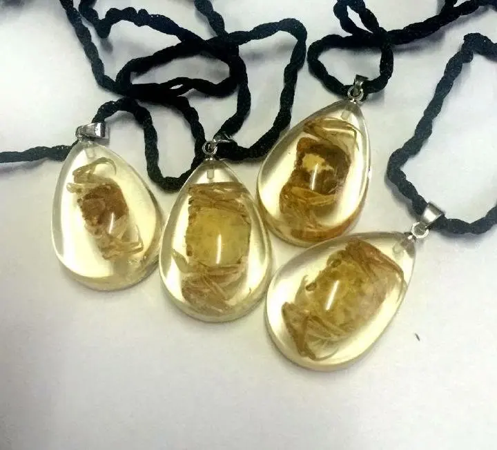 

12 pcs Men Vintage Pendant Exaggerated crab Accessories Clavicle Fashion Gift