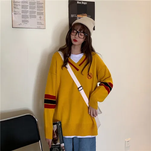 Полосатый свитер с буквенным принтом и v-образным вырезом повседневный