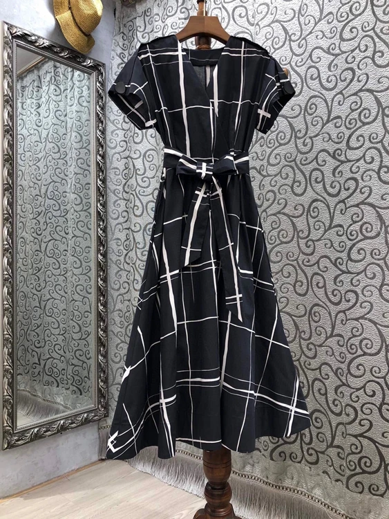 

2021 early spring new women's V-neck lattice decorative lace-up knotted waist short-sleeved A-line dress 228