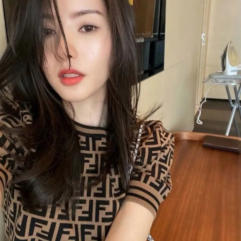 

Spring and Summer 2021 New Double F Letter Ice Silk Short Sleeve Retro T-shirt Elastic Knitting Top Women 's Slim and Versatile