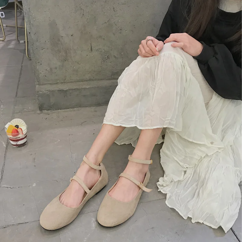 Женские туфли на плоской подошве коллекция 2020 года сезон весна модные новые