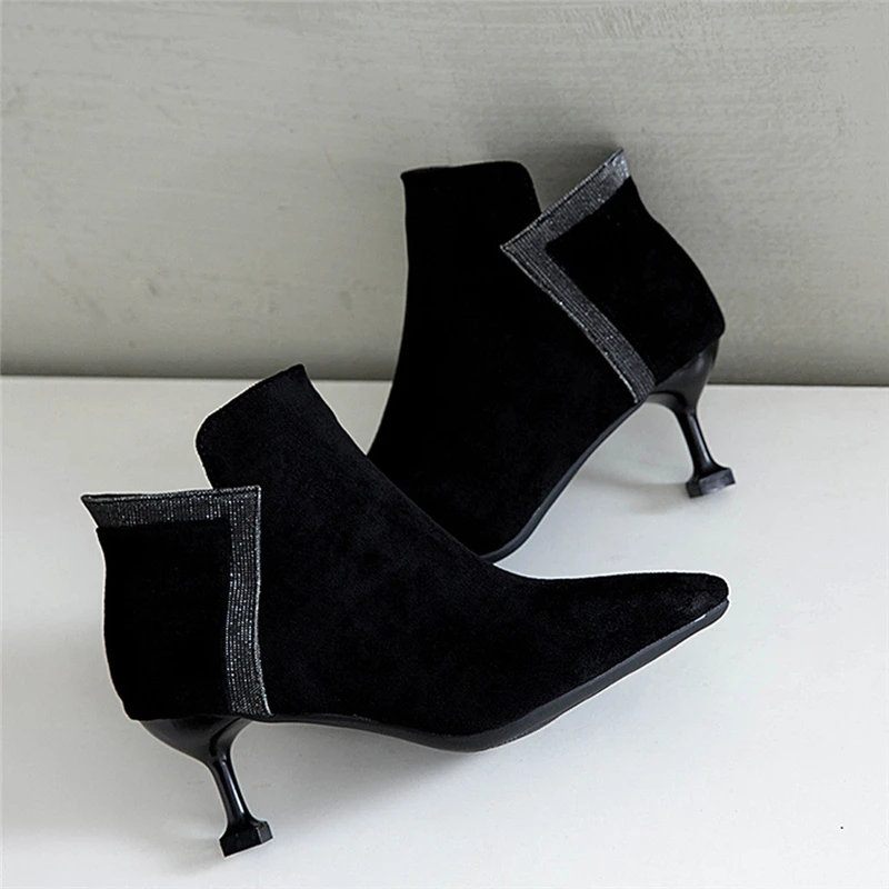 Женские ботинки для отдыха однотонные с острым носком на тонком каблуке средней