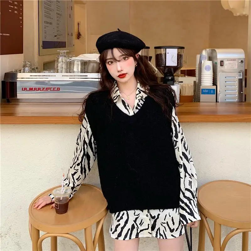 

One piece / suit shirt versatile knitting sweater vest for women two piece set