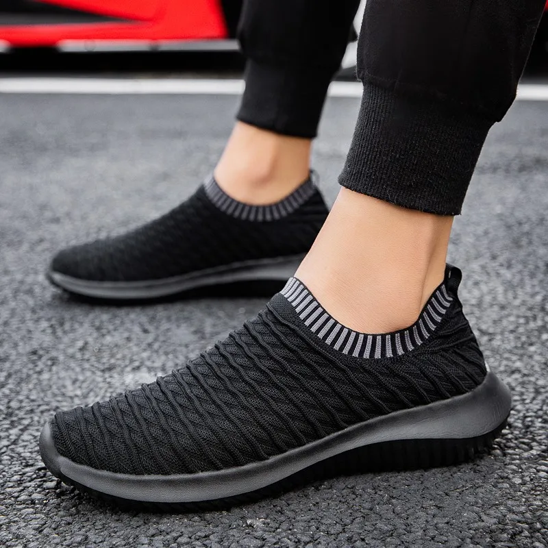 

2021 New Men Casual Shoes Men Slip on Sock Shoes Breathable Light Men Sneakers Beathable Fabric Couple Shoes