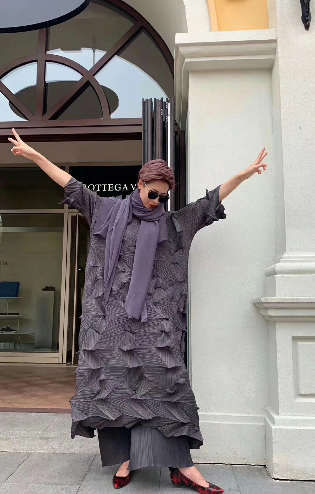 Горячая Miyake модное плиссированное платье со складками и бриллиантами, одноцветное Свободное длинное платье со стоячим воротником