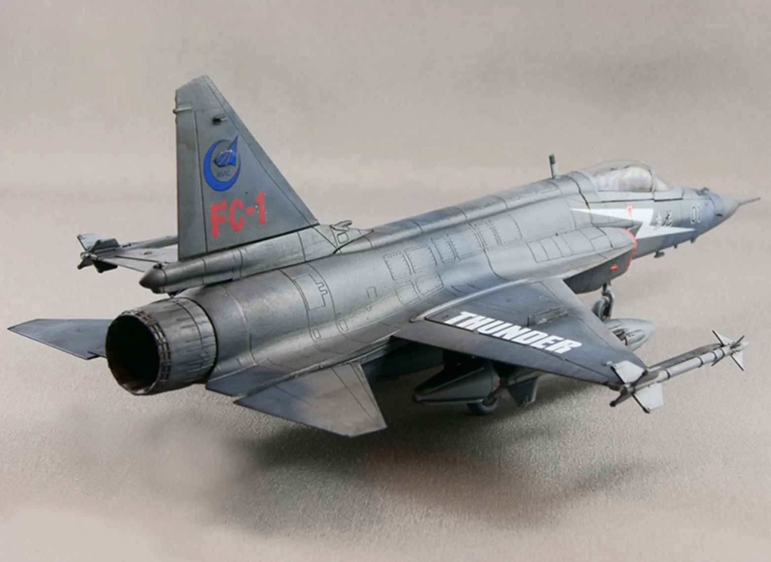 Модель Trumpeter 02815 1/48 Китай яркий дракон пакистанский стиль боевой самолет грома