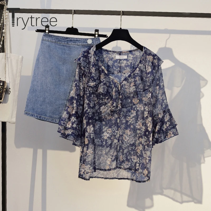 Комплект женский из двух предметов с V-образным вырезом и расклешенными рукавами