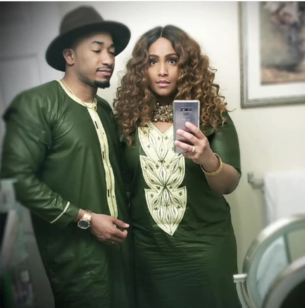 Длинное платье с вышивкой зеленый цвет | Тематическая одежда и униформа