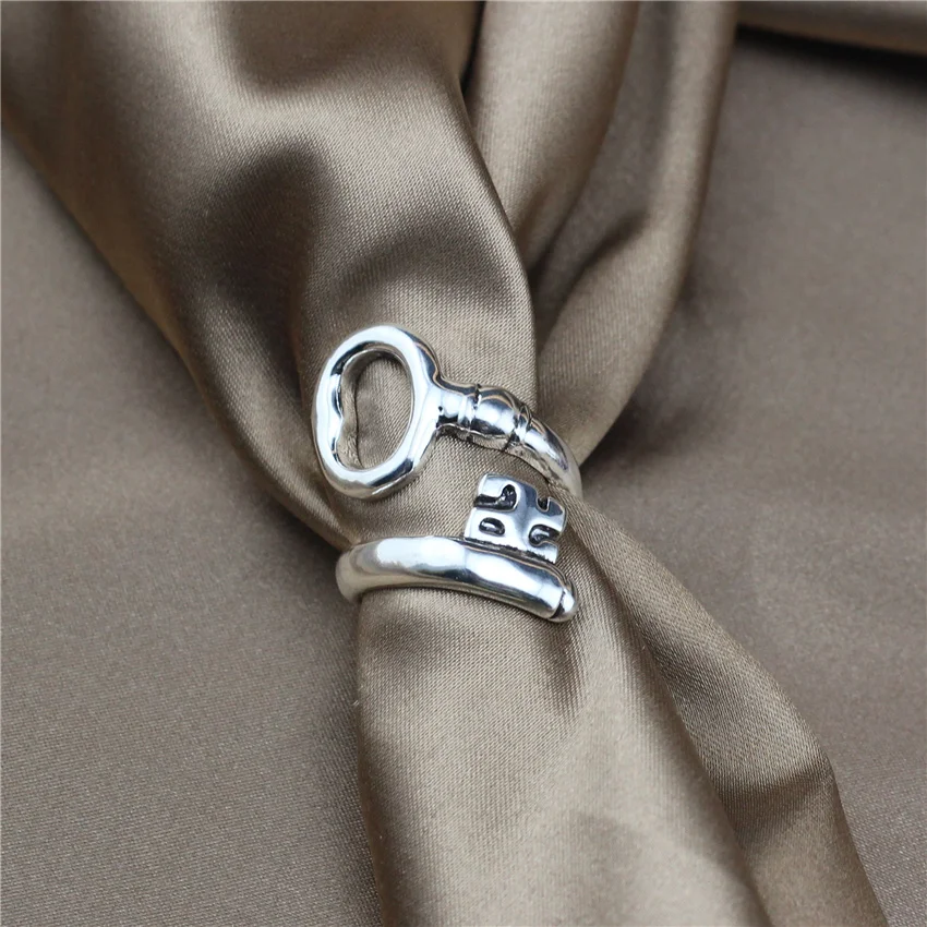

ANSLOW Brand Wholesale Fashion Retro Silver Plated Key Shape Opening Size Finger Ring For Women Femme Christmas Gift LOW0088AR
