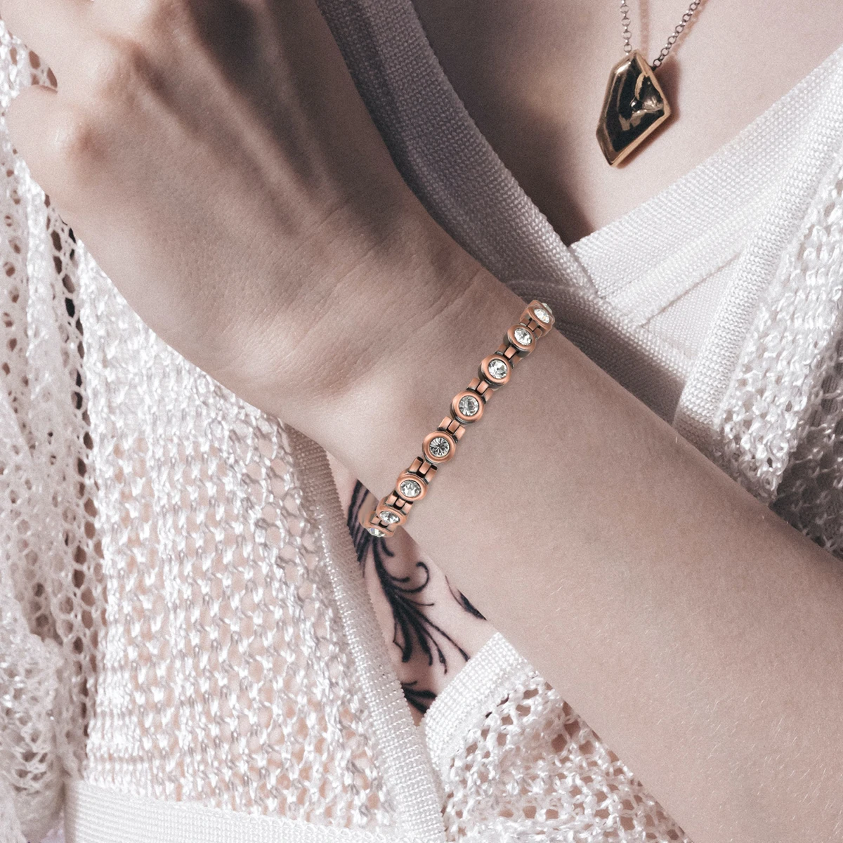 

Vintage 99.9% Pure Copper Bracelet for Woman Round White Crystal Adjustable Chain Link Bracelet